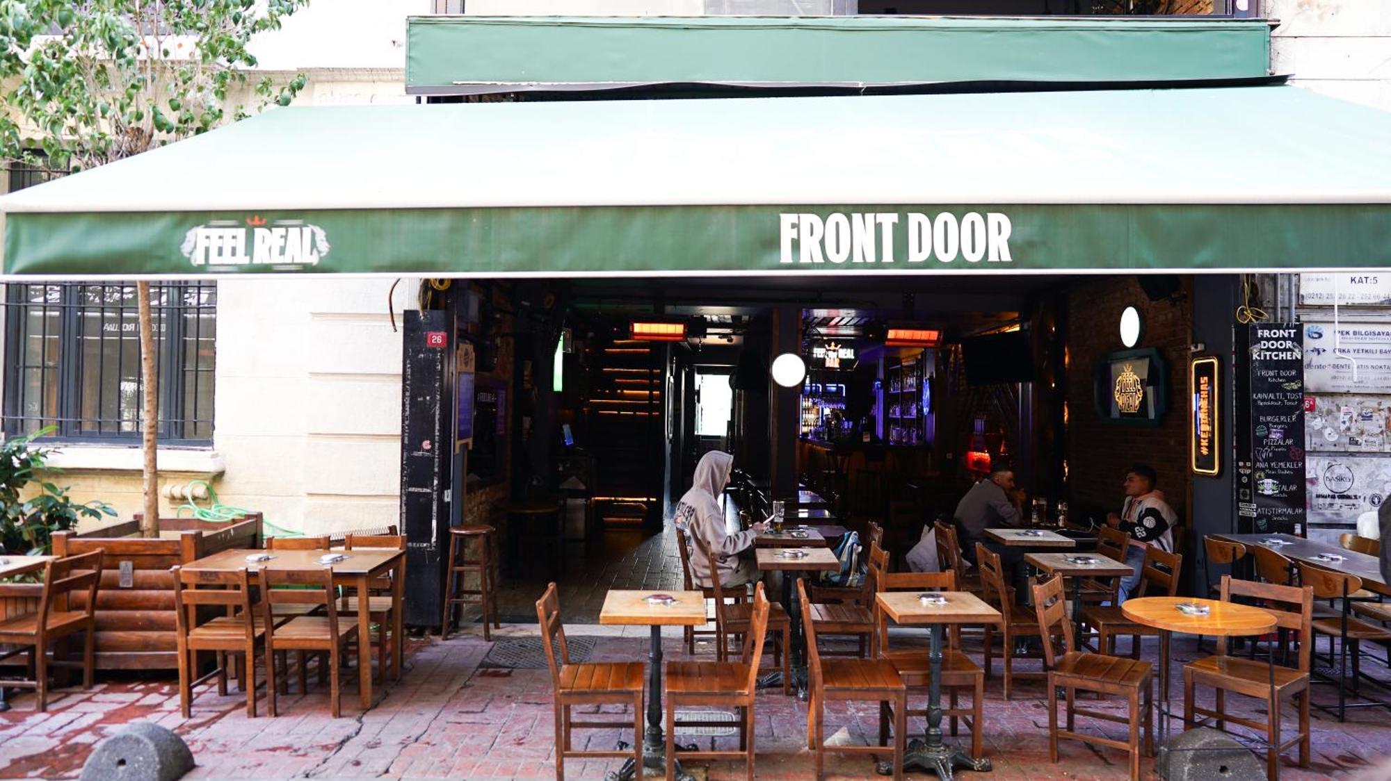 Front Door Couette-café 2*